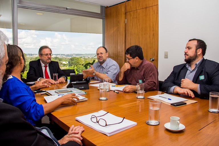 Contag convida ministro Miguel Rossetto para participar do Grito da Terra Brasil