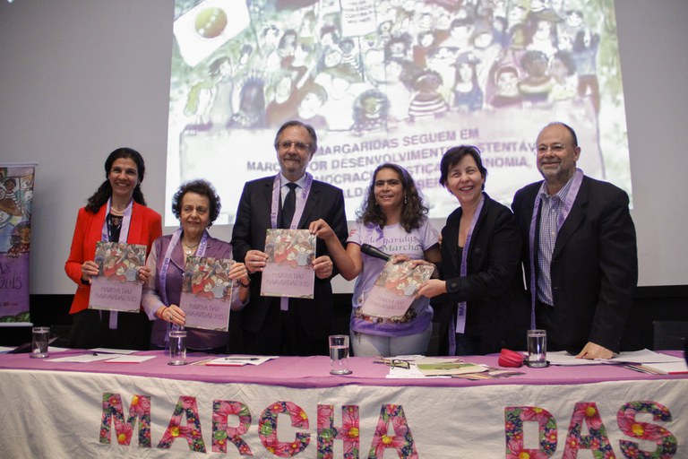 NA ENTREGA DA PAUTA DA 5ª MARCHA DAS MARGARIDAS