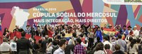 17.07.2015 - 18ª Cúpula Social do Mercosul se encerra com leitura de Declaração e pedidos por mais integração