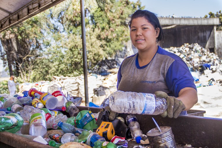 Jovens catadores de materiais recicláveis enxergam nova perspectiva de futuro