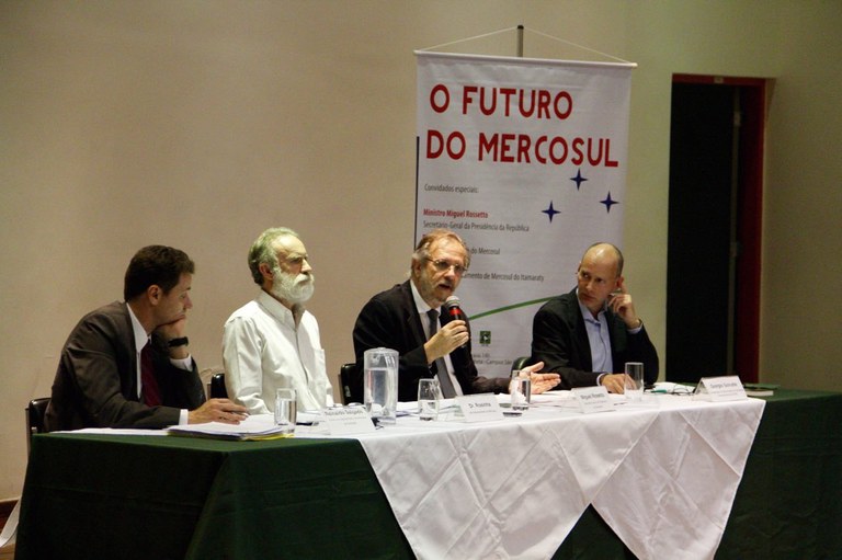 Em debate sobre Mercosul, Rossetto defende fortalecimento da integração no bloco