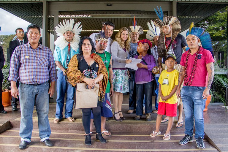 Secretaria-Geral recebe indígenas