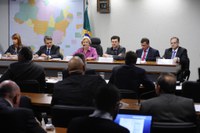 12.03.2015 - Secretaria-Geral participa de audiência no Senado sobre caminhoneiros