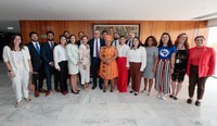 No Palácio do Planalto, encontro entre Ocasio-Cortez e ministro Alexandre Padilha tem como foco a defesa pela democracia