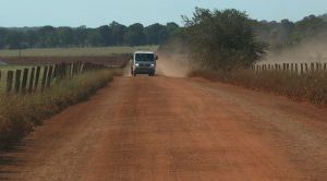 Obras-de-Cascalhamento-em-Pedro-Gomes-8-300x166.jpg