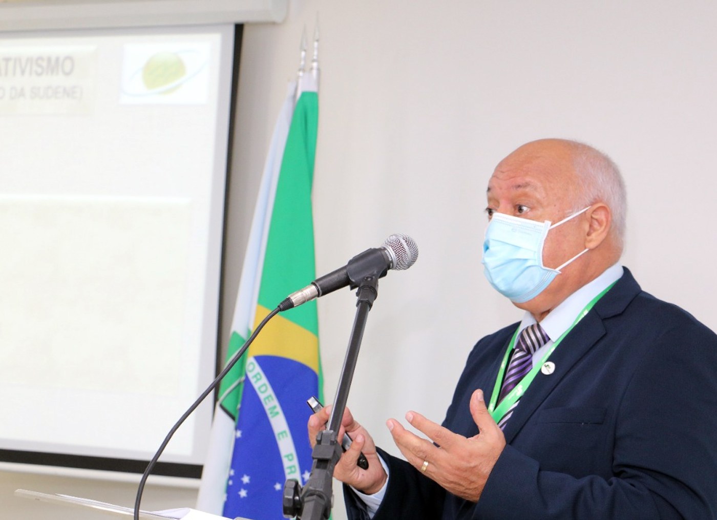 General Araújo Lima discursa durante encontro com cooperativas