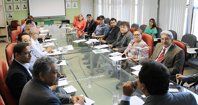 Foto com integrantes da reunião do primeiro fórum do FNE, realizado na Sudene.