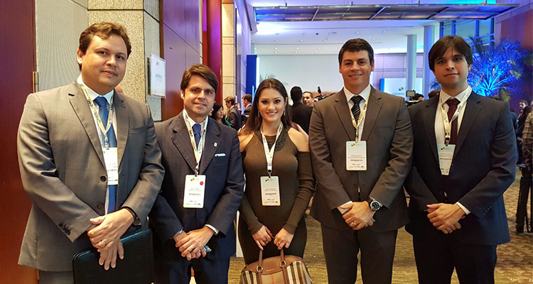 Foto do superintendente da Sudene, com sua equipe, e outros participantes no Brasil Investment Forum 2017, durante a realização do evento