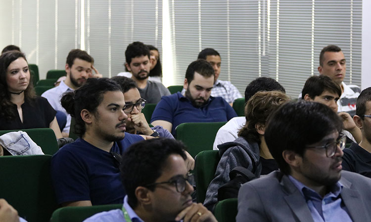 Foto da plateia (alunos da UFPE e técnicos da Sudene).