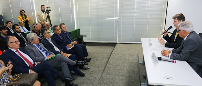 Foto do encontro do ministro com os servidores, no auditório da Autarquia.