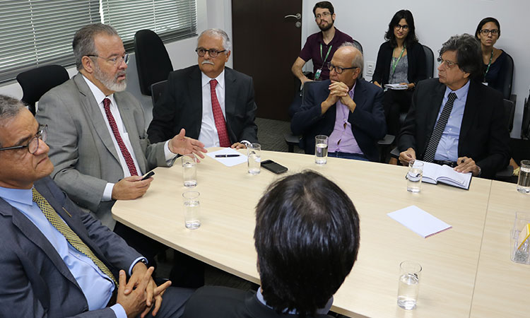 Mesa de Reunião