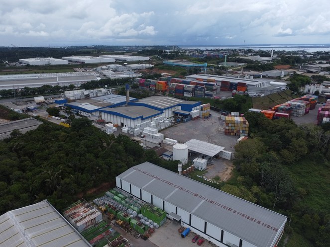 Foto aérea mostra uma fábrica do Polo Industrial de Manaus