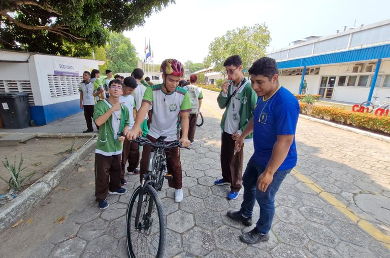 Alunos visitam Caloi pelo programa 'Zona Franca de Portas Abertas'