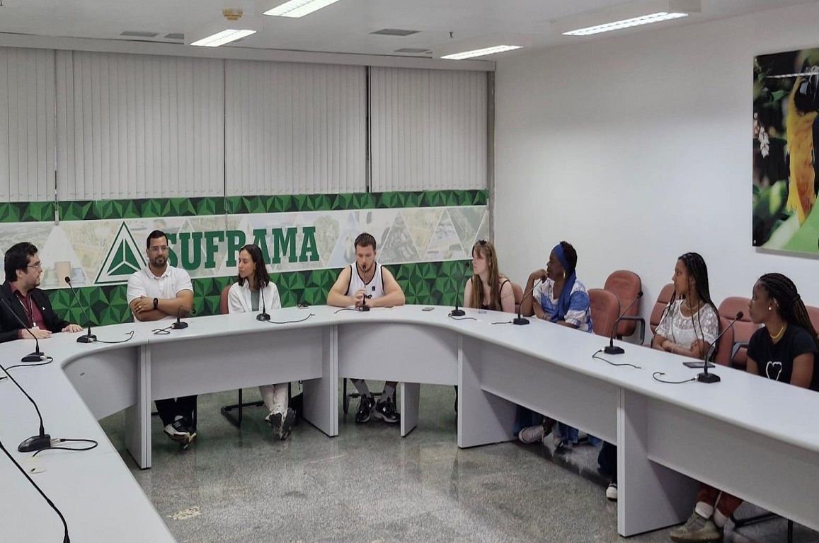Acadêmicos franceses fazem intercâmbio em Manaus e conheceram a sede da Suframa e as instalações da fábrica da BIC, como parte das atividades desenvolvidas pelo programa da Autarquia intitulado "Zona Franca de Porta Abertas".