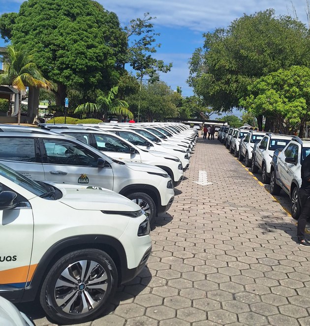 Veículos no estacionamento da Suframa, que foram entregues a municípios