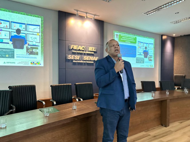 Técnico da Coordenação-geral de Desenvolvimento Regional da Suframa, Doriel dos Santos em palestra na Jornada do Acre