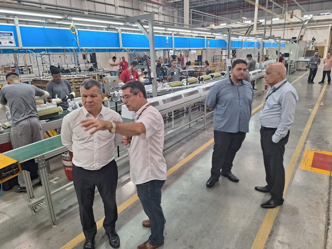 Visita a empresa no PIM