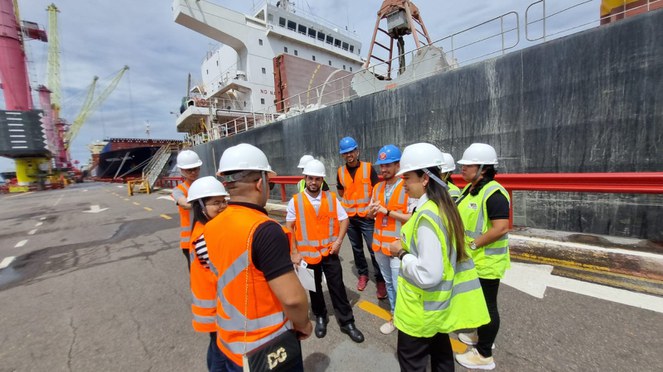 Visita ao Chibatão pelo Zona Franca de Portas Abertas