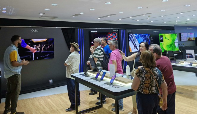 Operadores do turismo em visita à Samsung pelo Zona Franca de Portas Abertas