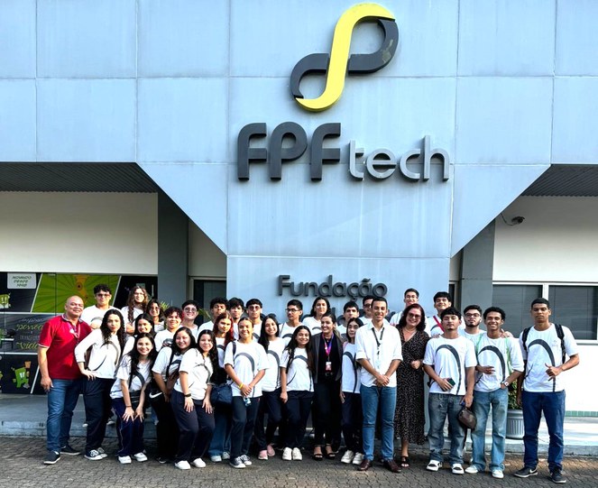 Os estudantes da Fundação Bradesco em visita à FPFtech por meio do Programa Zona Franca de Portas Abertas