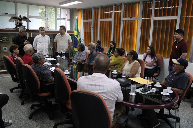 Entrega simbólica de georreferenciamento a pequenos agbricultores da área de expansão da Autarquia