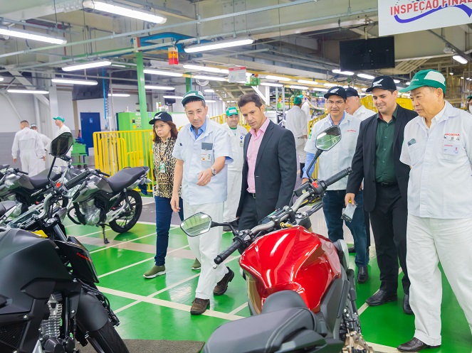 Na visita à Honda, Moreira conheceu diversas etapas do complexo produtivo industrial da empresa (Foto: Divulgação/Honda)