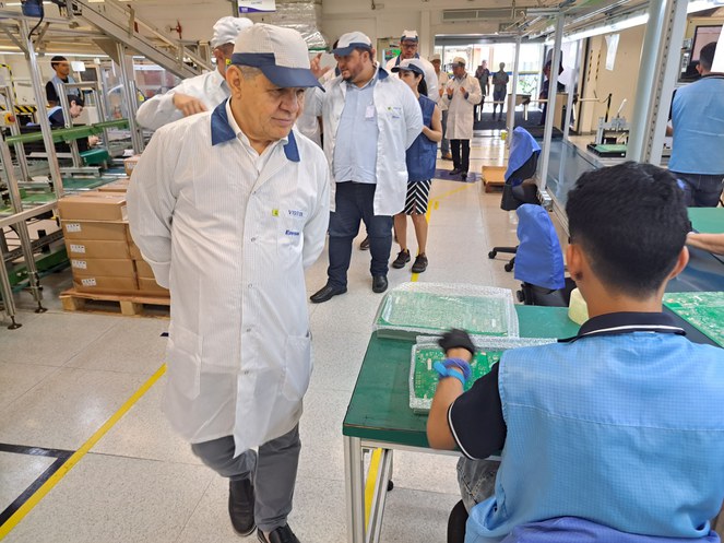 Superintendente Bosco Saraiva em visita da Suframa à empresa TPV