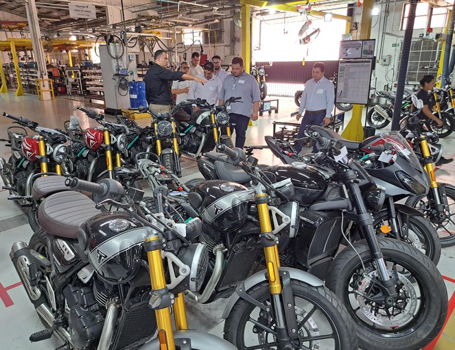 Suframa visita fábrica da Triumph Motorcycles