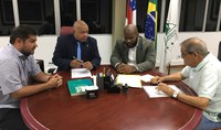 SUFRAMA discute projetos com prefeitura de Barreirinha