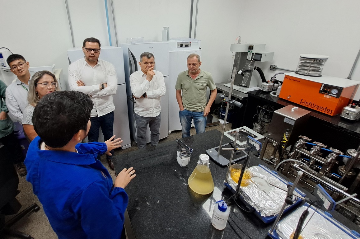 Assunto do convênio foi tratado durante visita ao Laboratório de Síntese e Caracterização de Nanomateriais do Instituto, nesta segunda-feira (18), e uma reunião nesse sentido está prevista para a próxima semana, na sede da Autarquia.