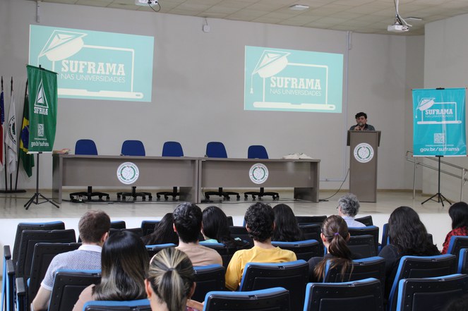 vice-diretor da FES, professor Salomão Franco Neves, destacou a importância da parceria histórica entre a Ufam e a Suframa,