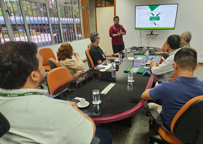 Visita do diretor-geral da DL Eletrônicos à Suframa