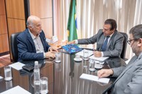 Ministro Luiz Marinho recebe representantes da Federação Nacional dos Engenheiros