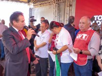 Luiz Marinho convida ao diálogo parlamentares, empresários e trabalhadores durante ato das centrais sindicais