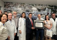 Luiz Marinho visita Hospital de São José do Rio Preto e recebe homenagem da Fundação Faculdade Regional de Medicina