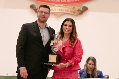 25/05/2023 - 19º Fórum Regional de Fortalecimento da Rede de Parcerias – Etapa Amazonas - passagem do Troféu da Rede de Parcerias do Governo do Paraná para o Governo do Amazonas