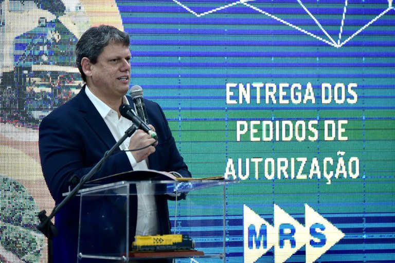 Ministro discursa durante evento da MRS Logística