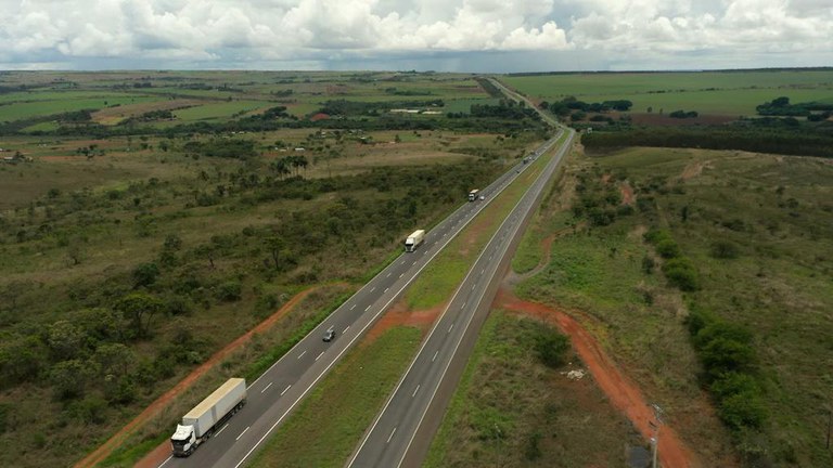 Novo trecho de pistas restauradas no Distrito Federal facilita o escoamento do agronegócio rumo ao nordeste do país