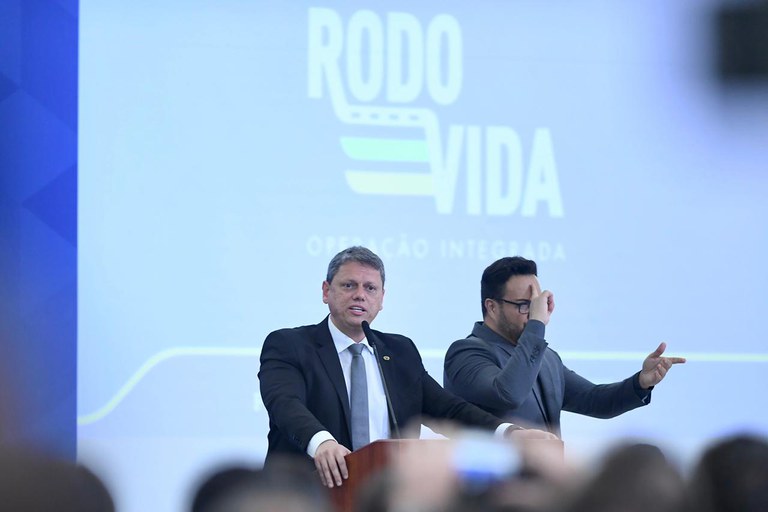 Ministro Tarcísio discursa na cerimônia de lançamento do Rodovida