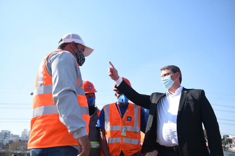 Ministro vistoria obras de segurança na pista de Congonhas