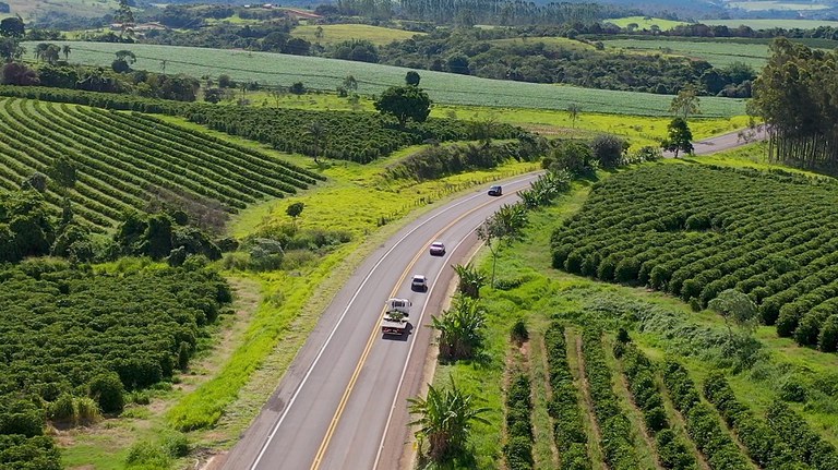 Investimentos na BR-265/MG melhoram escoamento de produção no Sudoeste de Minas Gerais