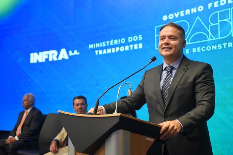 Ministro Renan Filho participa da posse de Jorge Bastos na Infra SA