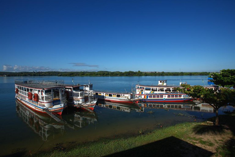 Travessia entre as cidades custa é feita por balsas e leva até 15 minutos