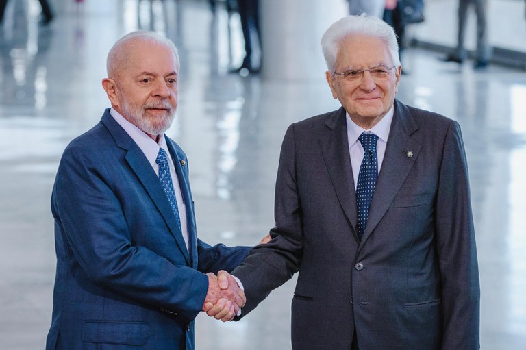 Presidente Luiz Inácio Lula da Silva e presidente da Itália, Sergio Mattarella, assinam acordo de conversão de CNHs que beneficia ambos os países - Foto: Marcio Ferreira/MT