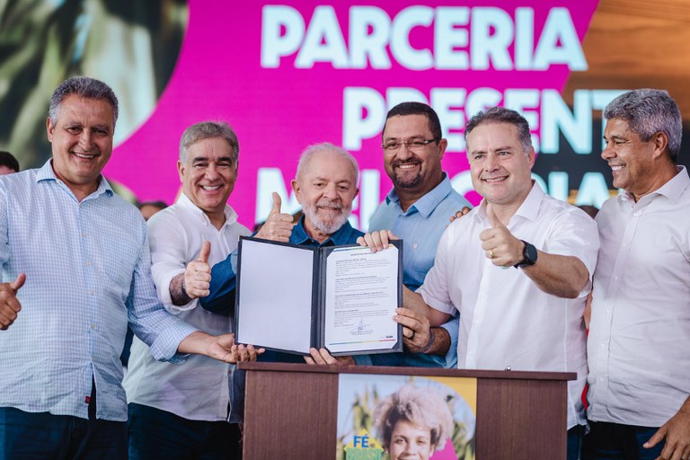 Obras prontas e pacote bilionário: Renan Filho e Lula anunciam novos aportes de R$ 2,4 bi na Bahia e entregam 40,3 km de duplicações na BR-116
