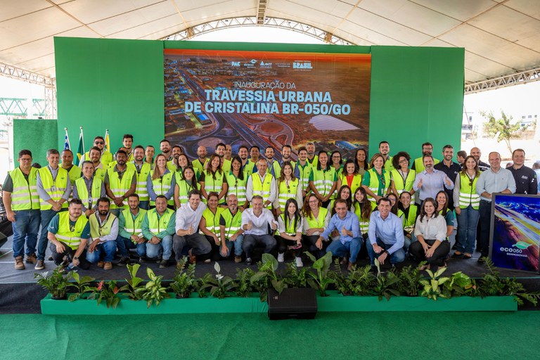 Equipe de trabalhadores do empreendimento participou da cerimônia de inauguração