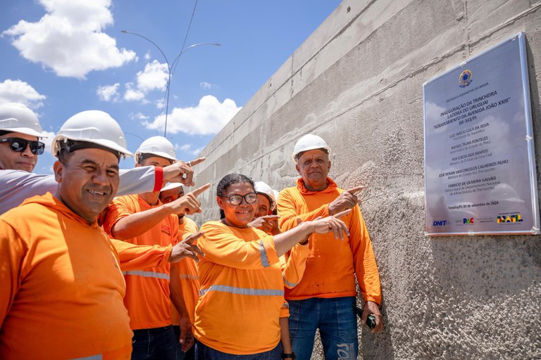 placa de inauguracao ladeira uruguai pi.jpeg