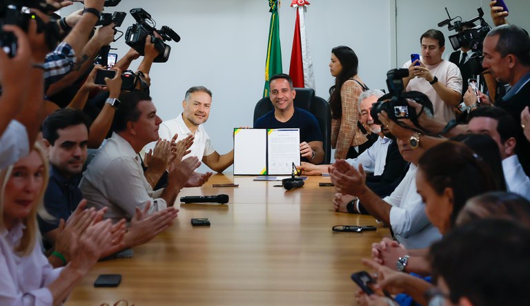 Renan Filho e governador Paulo Dantas (AL) assinam ordem de serviço da duplicação do Arco Metropolitano de Maceió