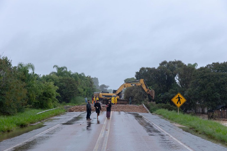 Operários nas obras