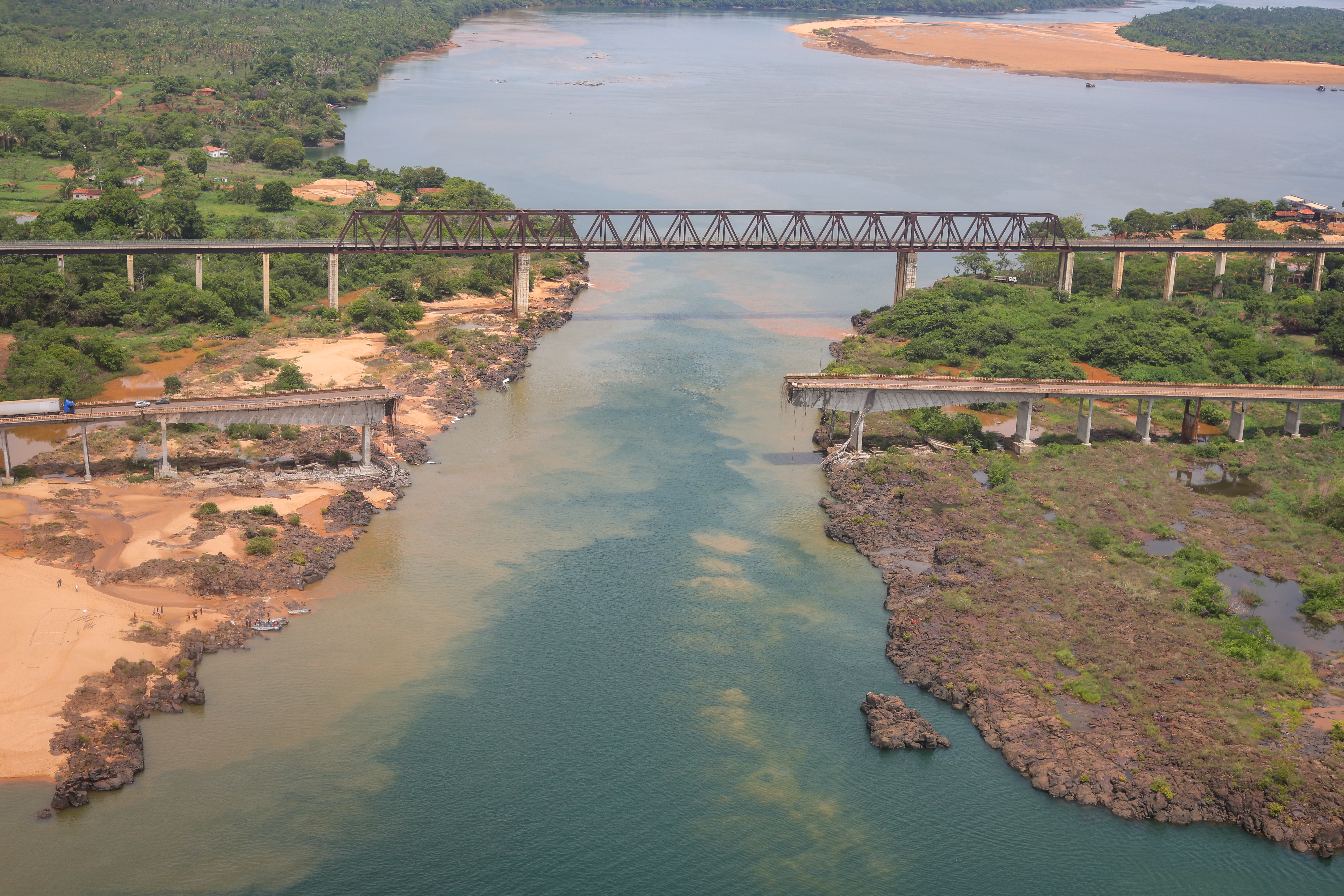 O Ministério dos Transportes ainda publica nesta terça (24) o decreto de emergência para a construção de uma nova estrutura viária